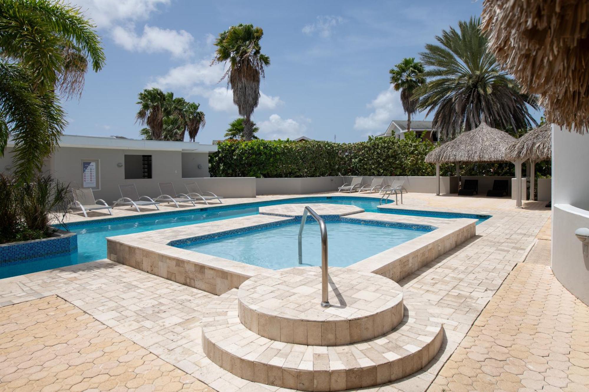 Villa At Secured Gated Resort Near Mambo Beach! Виллемстад Экстерьер фото