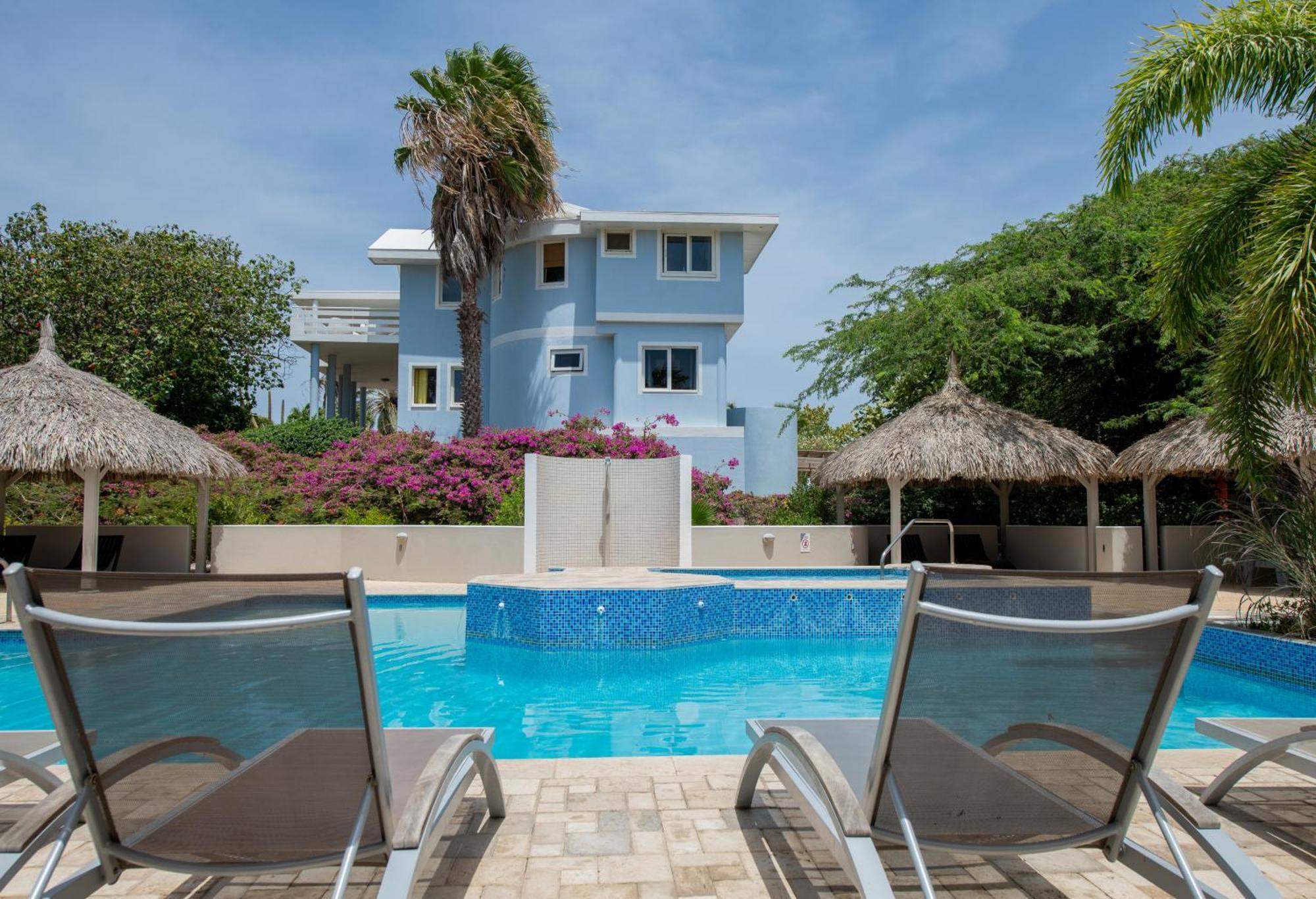 Villa At Secured Gated Resort Near Mambo Beach! Виллемстад Экстерьер фото