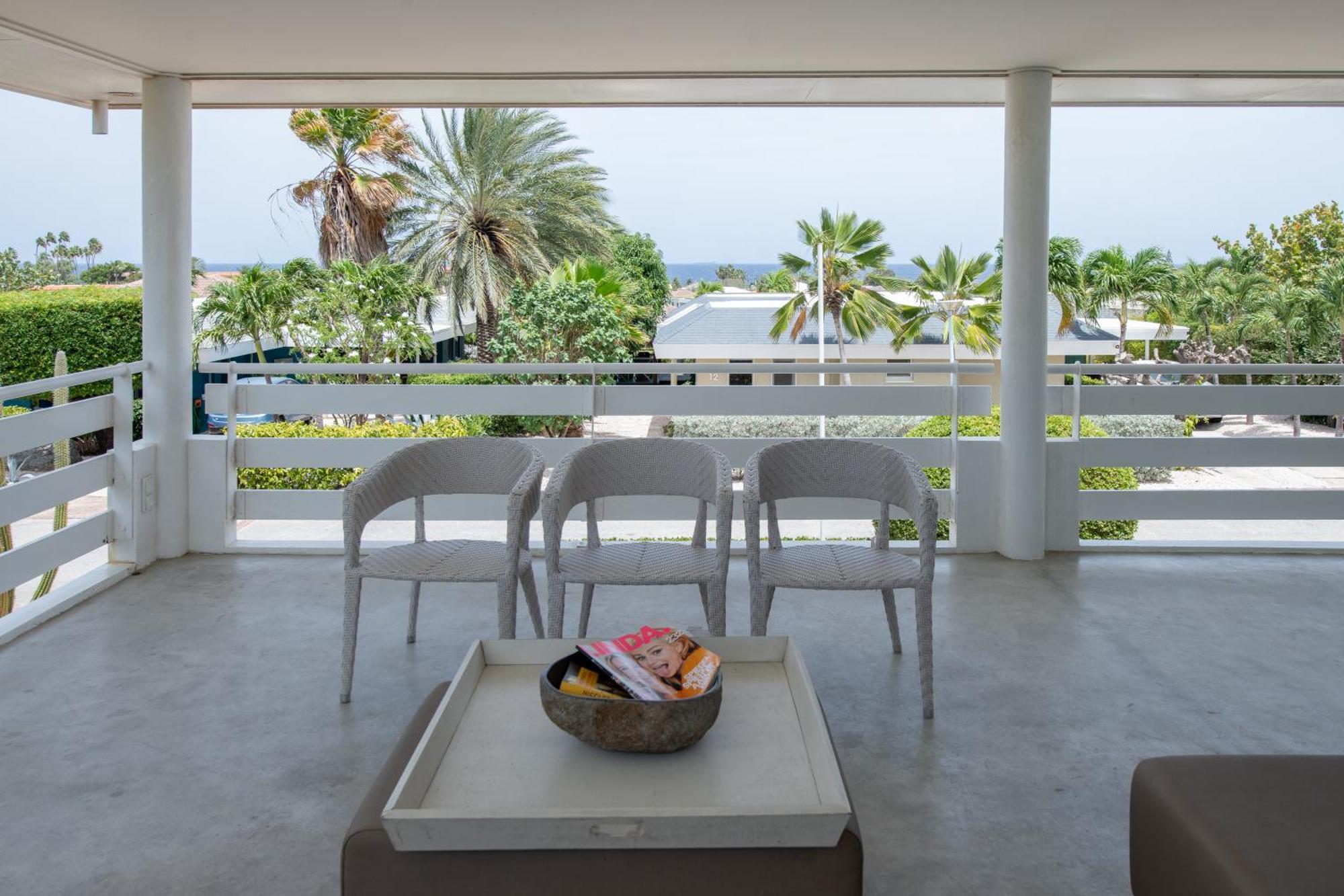 Villa At Secured Gated Resort Near Mambo Beach! Виллемстад Экстерьер фото