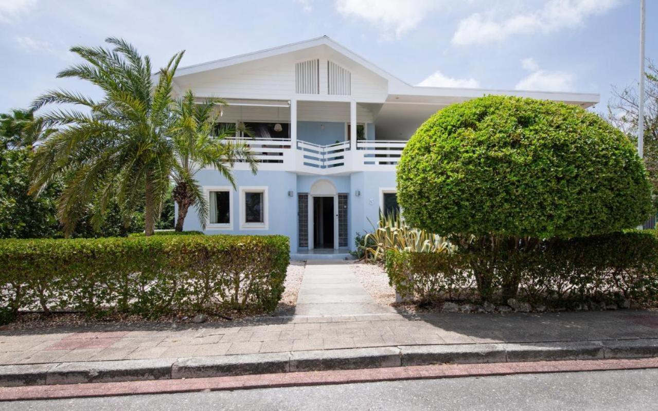 Villa At Secured Gated Resort Near Mambo Beach! Виллемстад Экстерьер фото